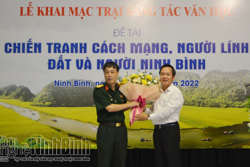 VNQĐ tổ chức trại sáng tác văn học năm 2022 với chủ đề “Chiến tranh cách mạng - người lính, đất và người Ninh Bình”