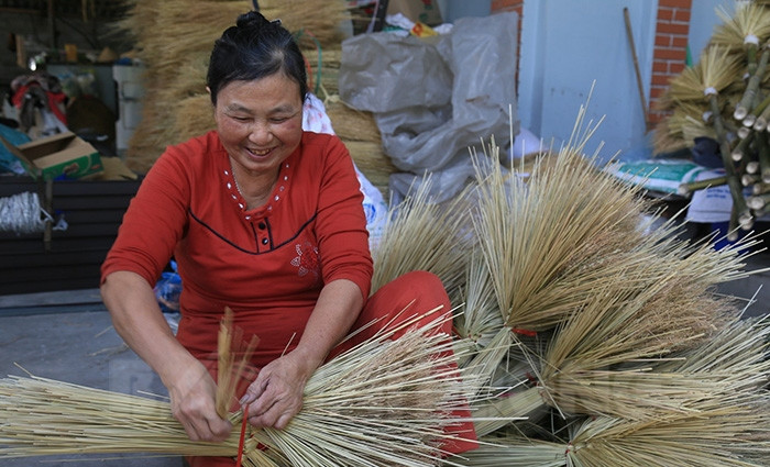 Người đàn bà bện chổi