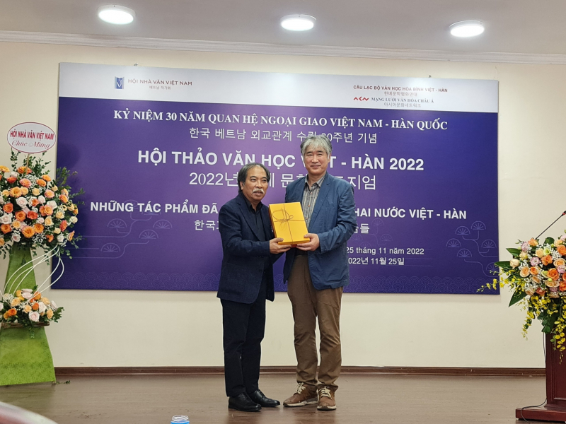 Giao lưu văn học Việt - Hàn: Thêm một cánh cửa mở ra thế giới
